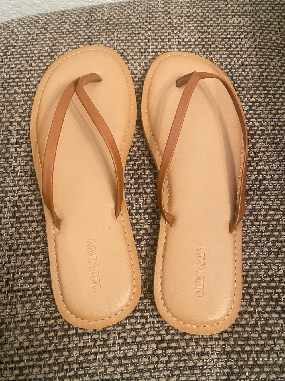 Old Navy Women’s Beige and Brown Slim Strap Flip Flop Sandals